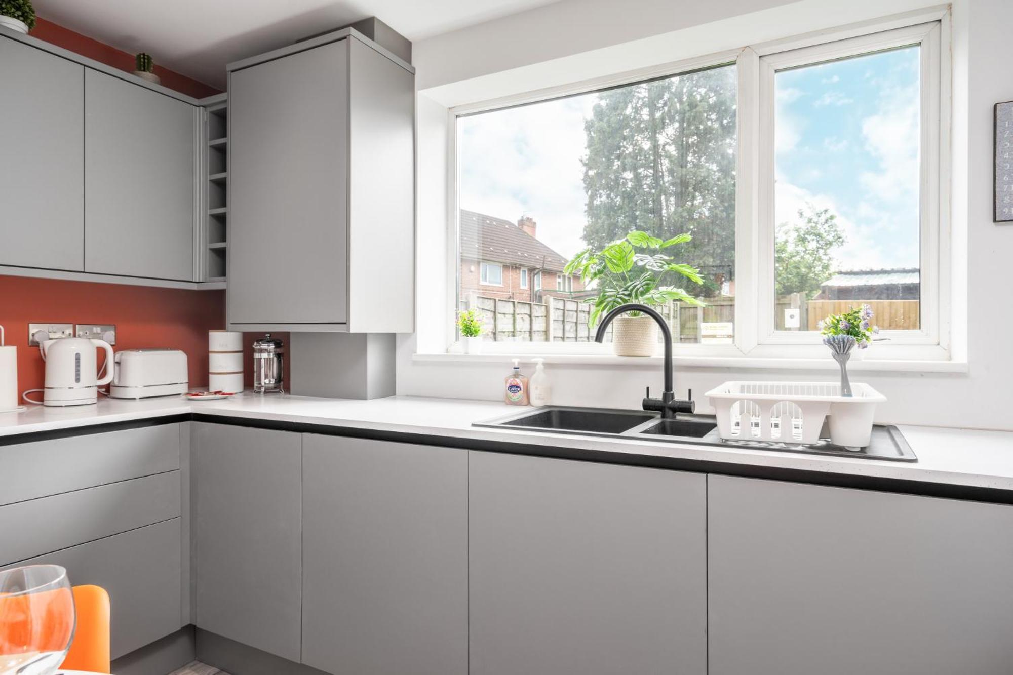 Shawe House - 10 Minute Mcr Airport - Free Parking Villa Wythenshawe Room photo